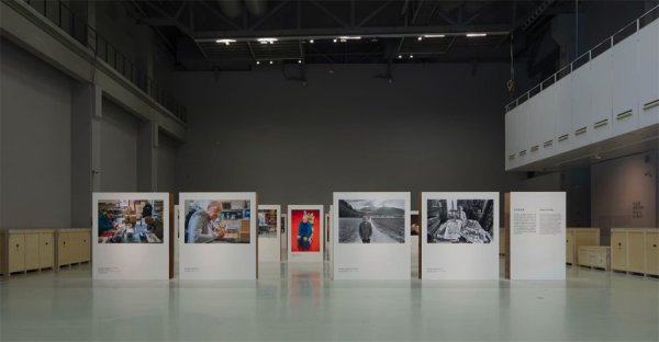 股票配资中心行情 没有学过美术的他们，作品却被美术馆收藏、陈列，还拥有了一个流派名